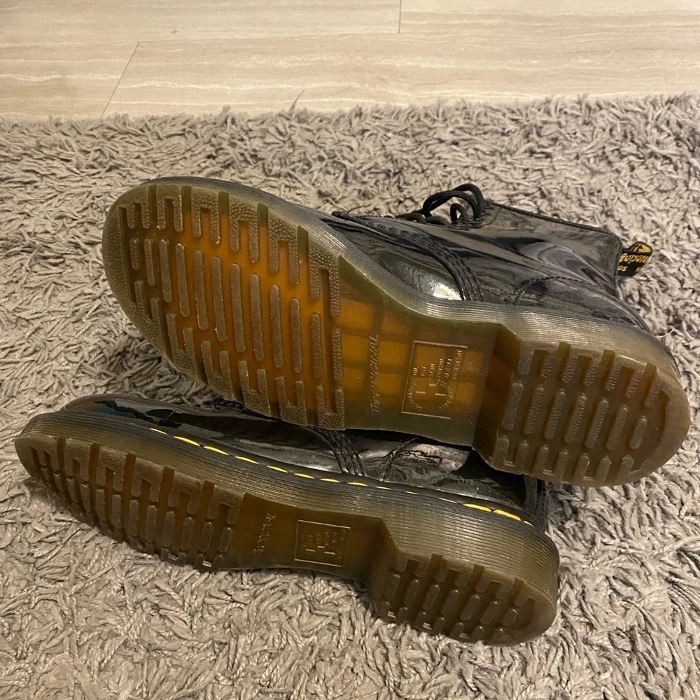 Dr. Martens 1460 WOMEN'S PATENT LEATHER LACE UP BOOTS - Picture 3 of 4